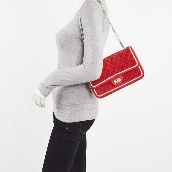 Chanel Red 2.55 Reissue Quilted Suede and Lambskin Leather 225 Flap Bag - Picture 3 of 9